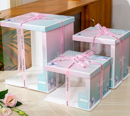 Giá tốt. Hộp bánh vuông bán trong suốt, chất liệu PET dày dặn, tay cầm tích hợp, dành cho tiệm bánh trực tuyến